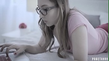 Пьяная жена долго стонала от твердого члена парня и проникновения