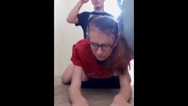 Очаровательная деваха с рыжими волосами отдается любовнику